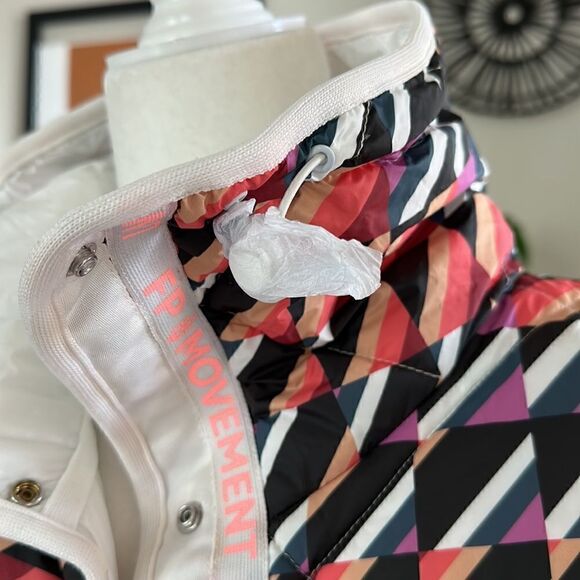 NWT Free People Chill Out Puffer Pancho Jacket Packable Activewear Sleeveless - Picture 6 of 17